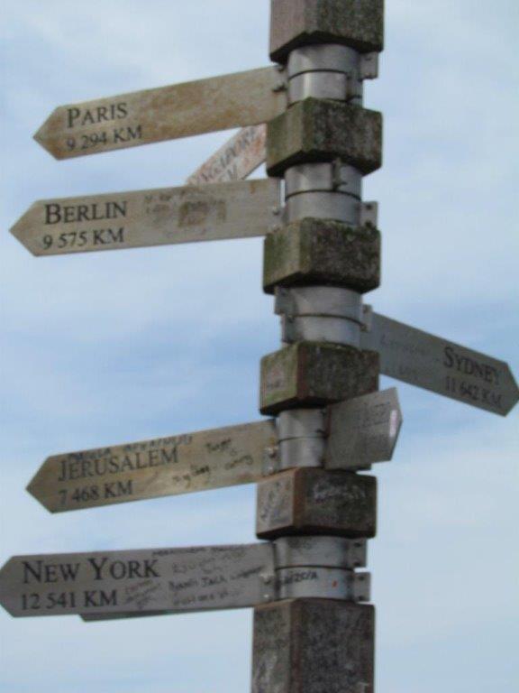 Copyright von dem Wegweiser-Foto hat Ulrich Angersbach